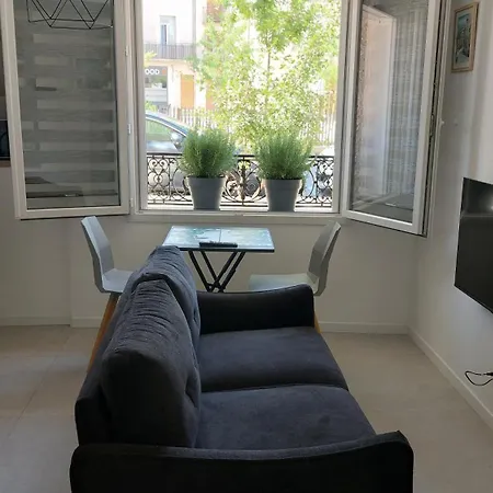Le Patio De La Place Apartamento *