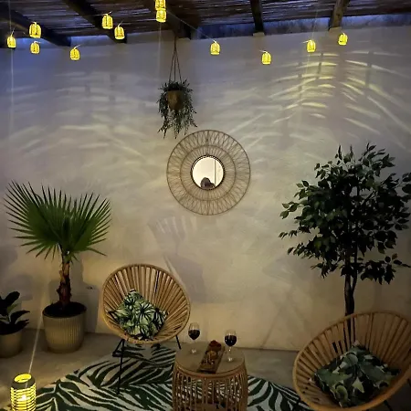 Le Patio De La Place Apartamento *